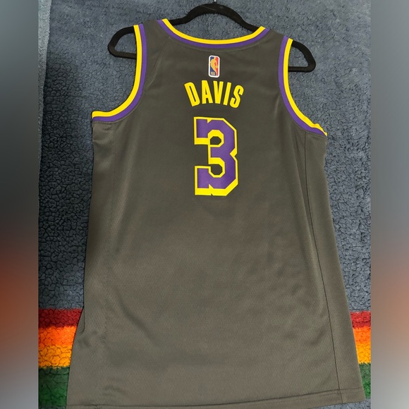 Anthony Davis Lakers jersey - Picture 2 of 2